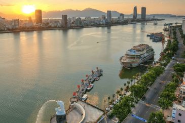 Khung cảnh thành phố biển vào mùa khô - kinh nghiệm du lịch đà nẵng tự túc