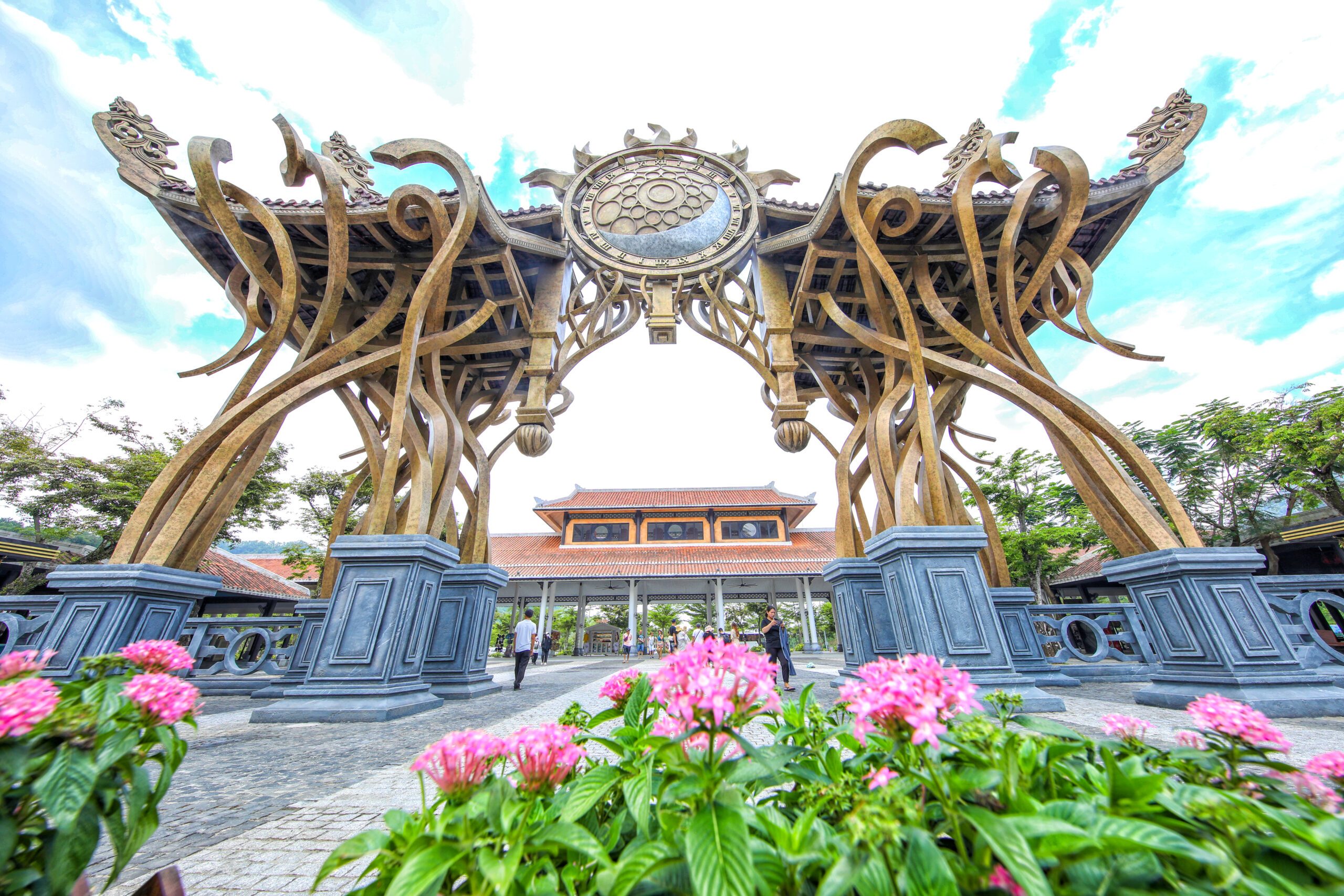 Cổng Thời Gian ở ga cáp treo dưới Bà Nà Hills
