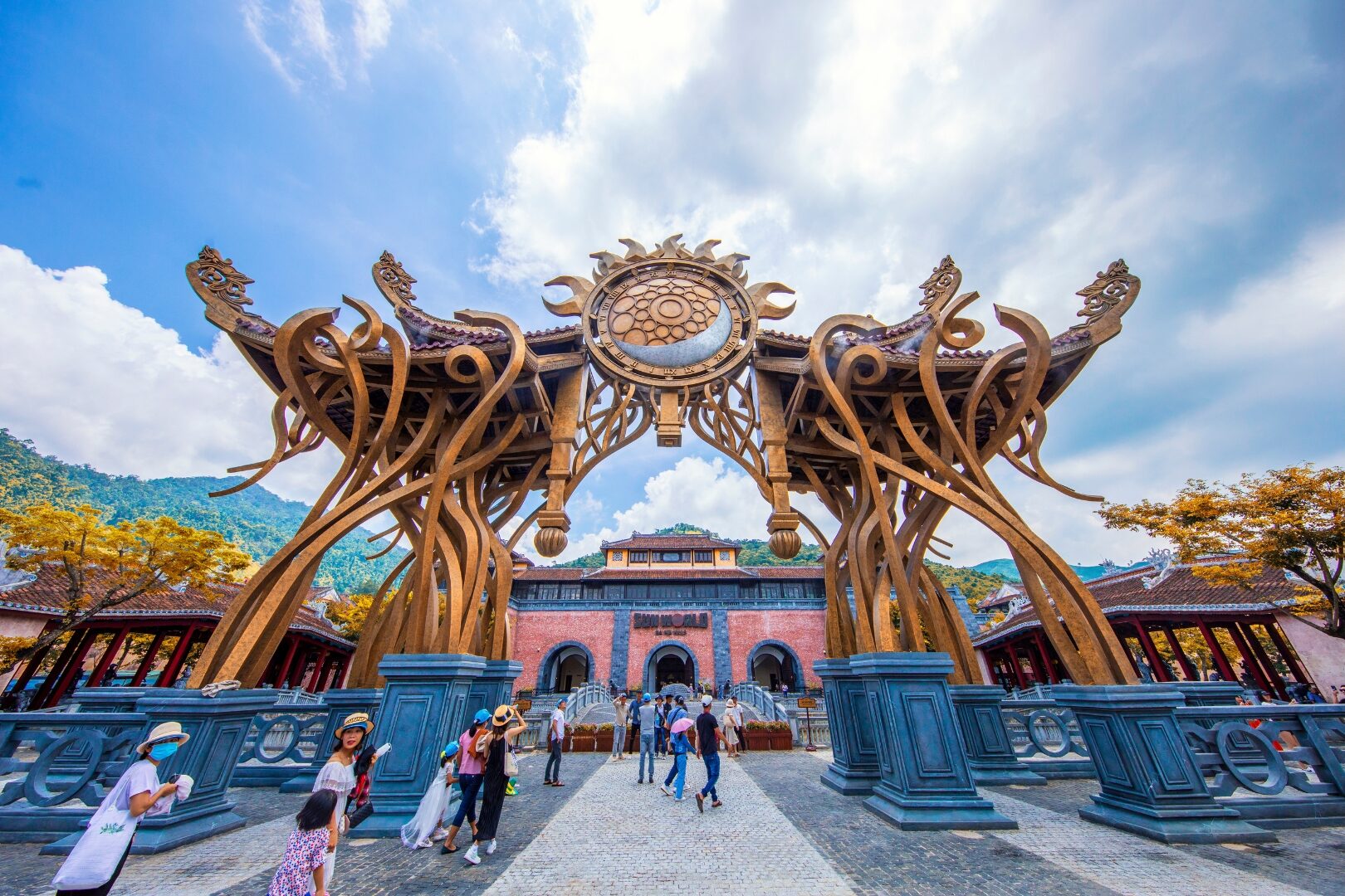 Cổng Thời Gian dưới ga cáp treo Bà Nà Hills