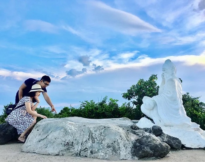 Check-in đánh cờ cùng tượng ông tiên Đế Thích tại Đỉnh Bàn Cờ