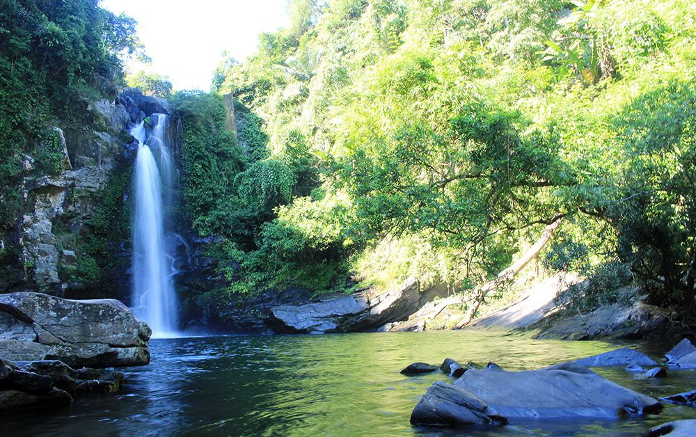 Giếng Trời và dòng thác dội thẳng từ độ cao 20m xuống đại ngàn