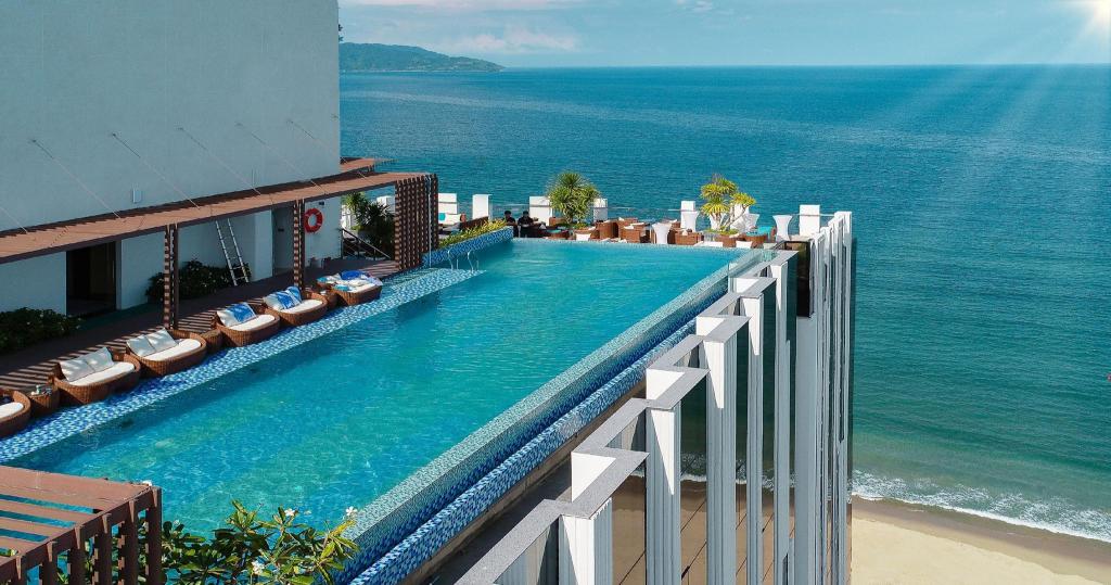 Khách sạn view biển Mỹ Khê Đà Nẵng