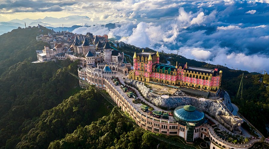 Phong cảnh Bà Nà Hills trên đỉnh Núi Chúa