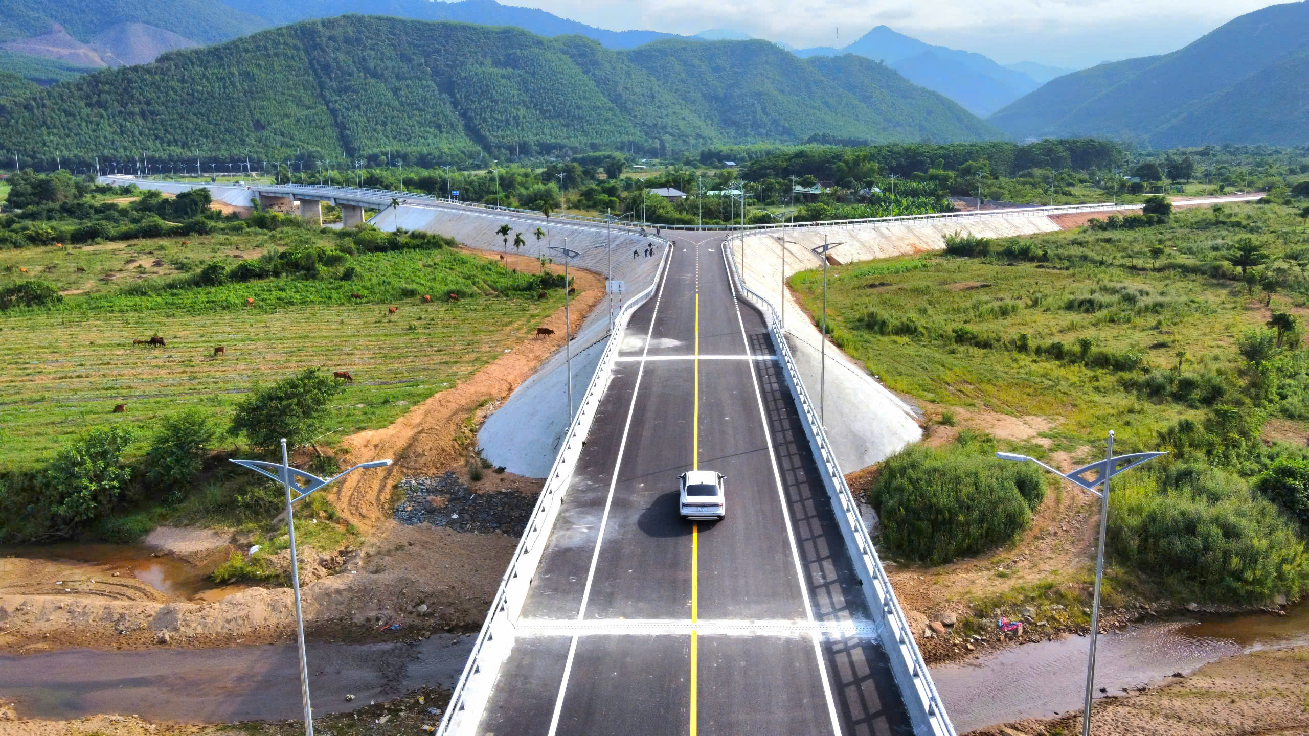 Sông Cu Đê: 7 trải nghiệm cực chill giữa khung cảnh sơn thủy hữu tình