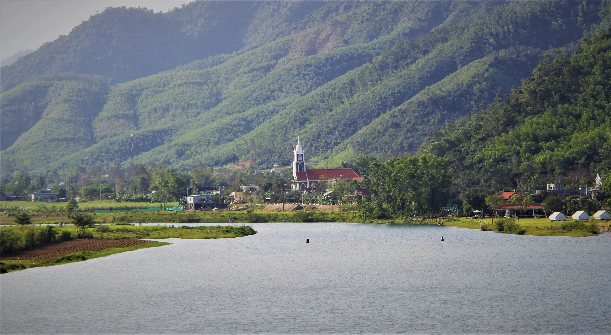 Sông Cu Đê: 7 trải nghiệm cực chill giữa khung cảnh sơn thủy hữu tình