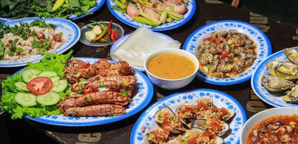 Các món ốc và hải sản bình dân được nhiều thực khách yêu thích - ăn gì ở đà nẵng buổi tối