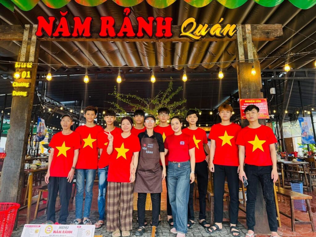 Hải sản tươi sống được chế biến ngay trong ngày - ăn gì ở đà nẵng buổi tối 