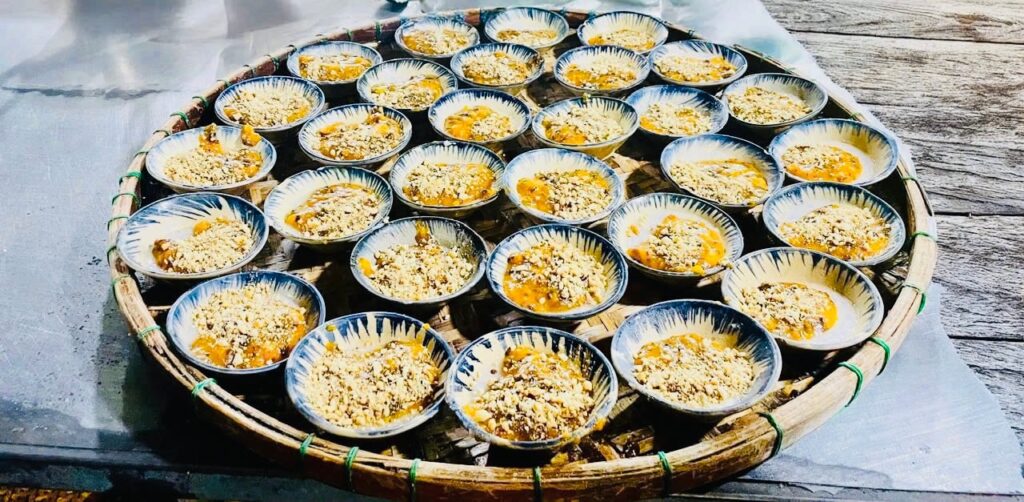 Những chén bánh bèo nóng hổi vừa ra lò - ăn gì ở đà nẵng buổi tối 