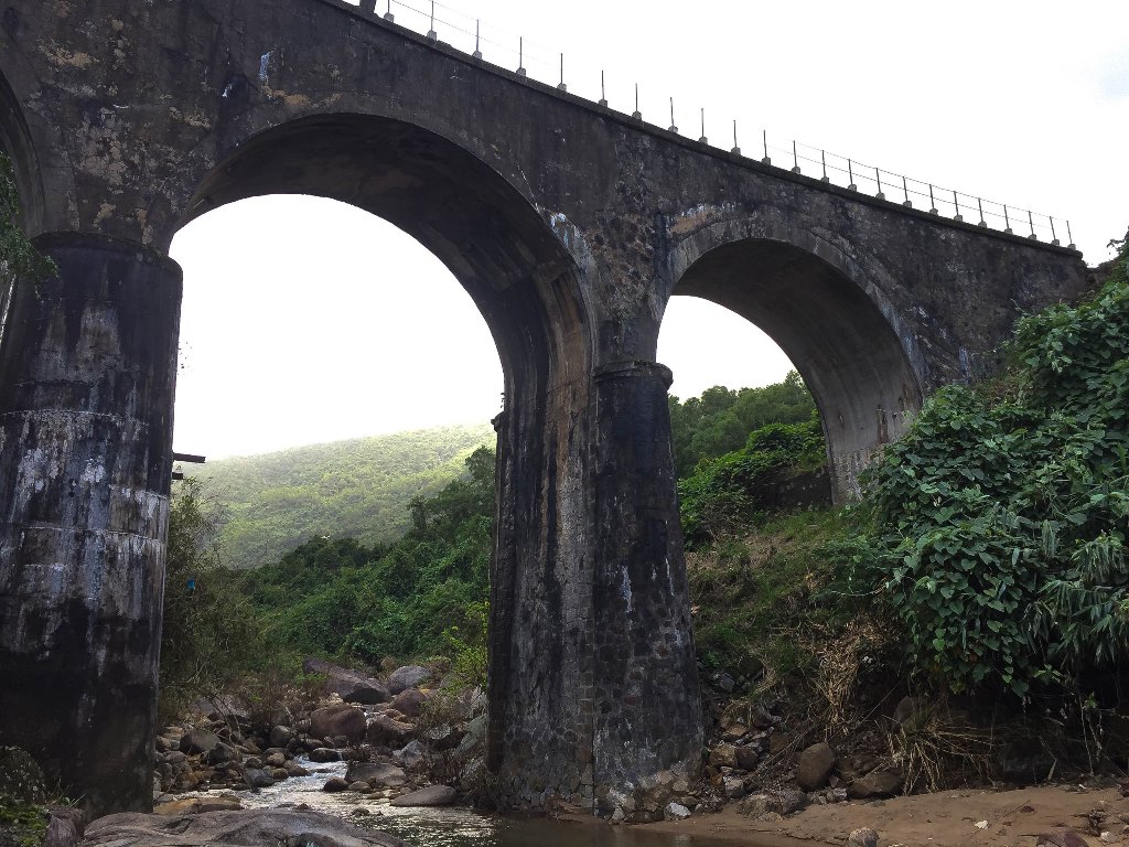 cầu vòm đồn cả 