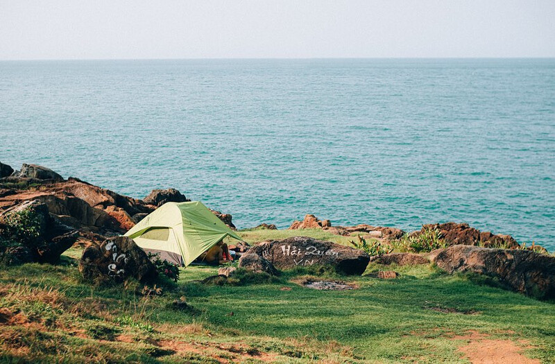 Khám Phá Bãi Đá Đen – Thiên Đường Biển Hoang Sơ, Huyền Bí