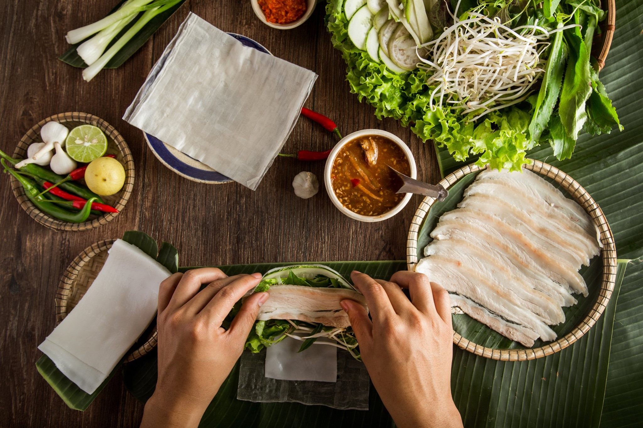 bánh tráng cuốn thịt heo