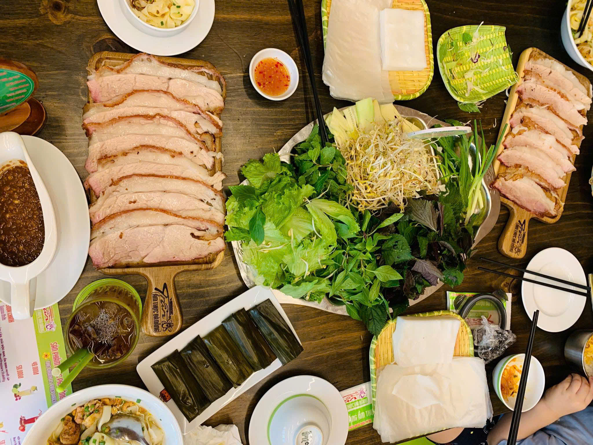 bánh tráng cuốn thịt heo