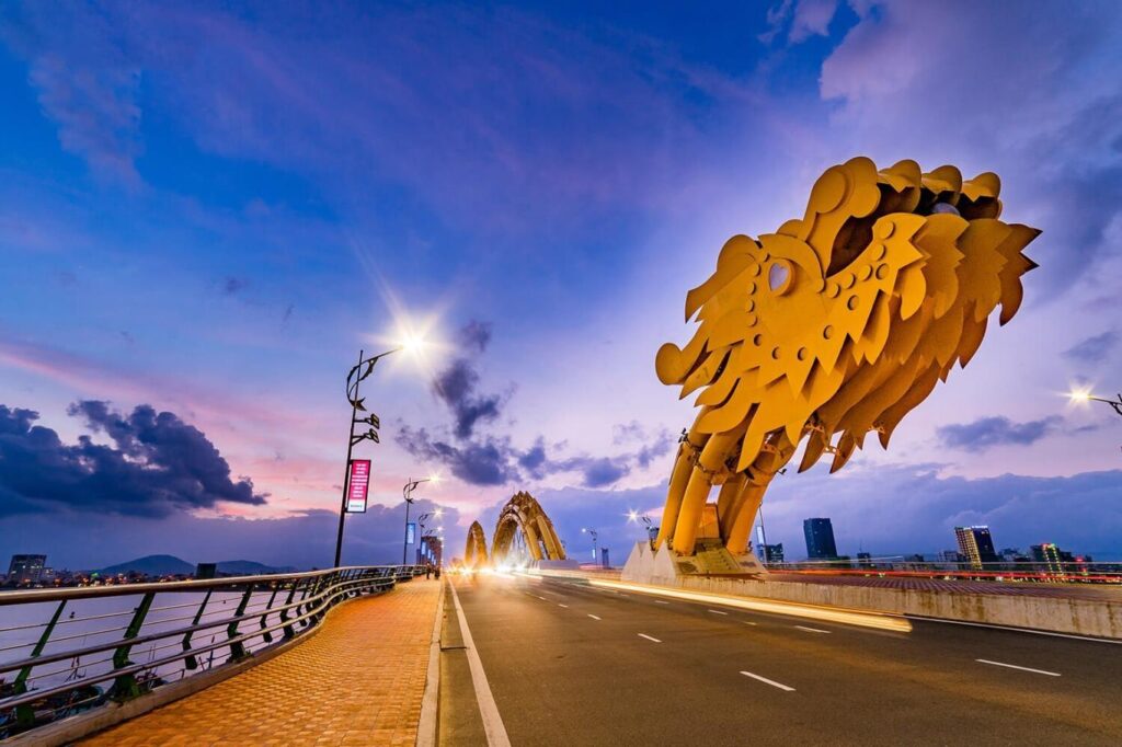 Cầu Rồng là biểu tượng hiện đại thu hút đông đảo du khách khi đến Đà Nẵng - các cây cầu nổi tiếng ở đà nẵng
