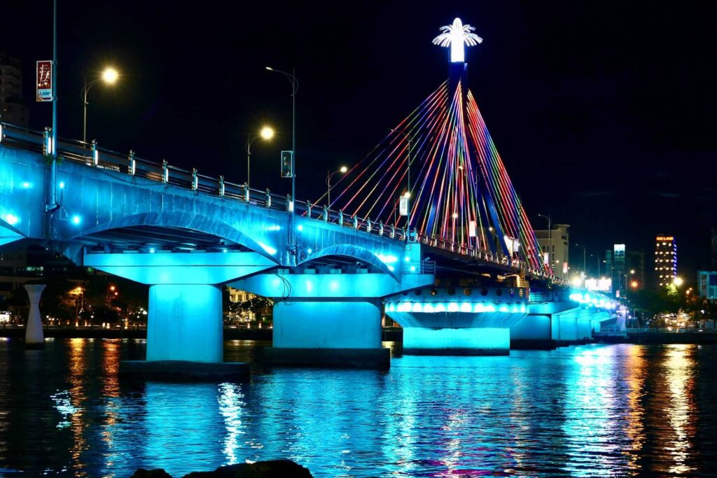 Cầu Sông Hàn – chơi gì ở đà nẵng buổi tối