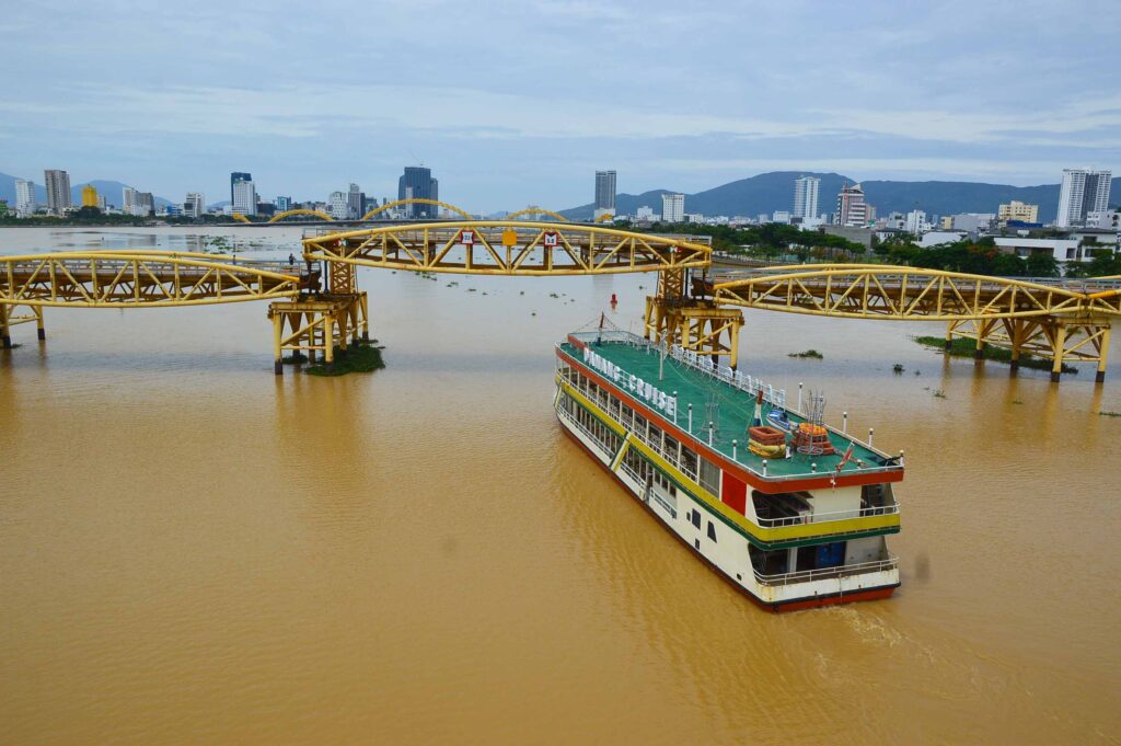 Nhịp cầu thép bắc qua sông Hàn, gắn liền với nhiều dấu mốc lịch sử - cầu nguyễn văn trỗi