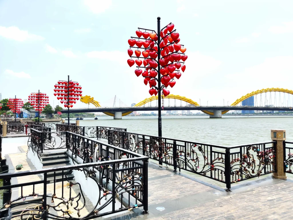 Cầu tình yêu Đà Nẵng – Nơi lưu giữ những lời hẹn ước