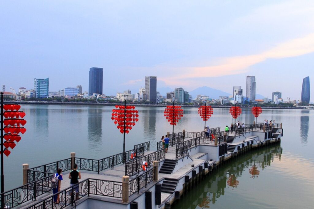 Cầu tình yêu Đà Nẵng – Nơi lưu giữ những lời hẹn ước