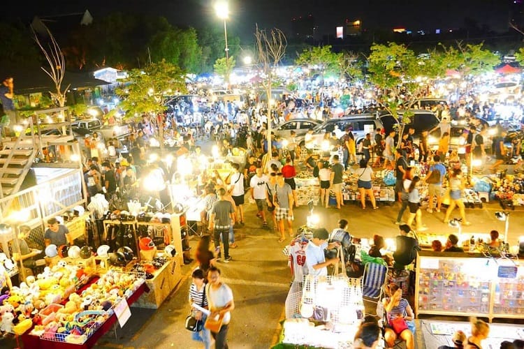 Chợ đêm Hoà Khánh - chơi gì ở đà nẵng buổi tối