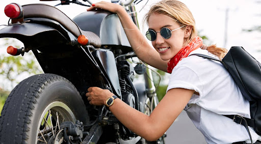 Kiểm tra xe máy để đảm bảo an toàn tuyệt đối