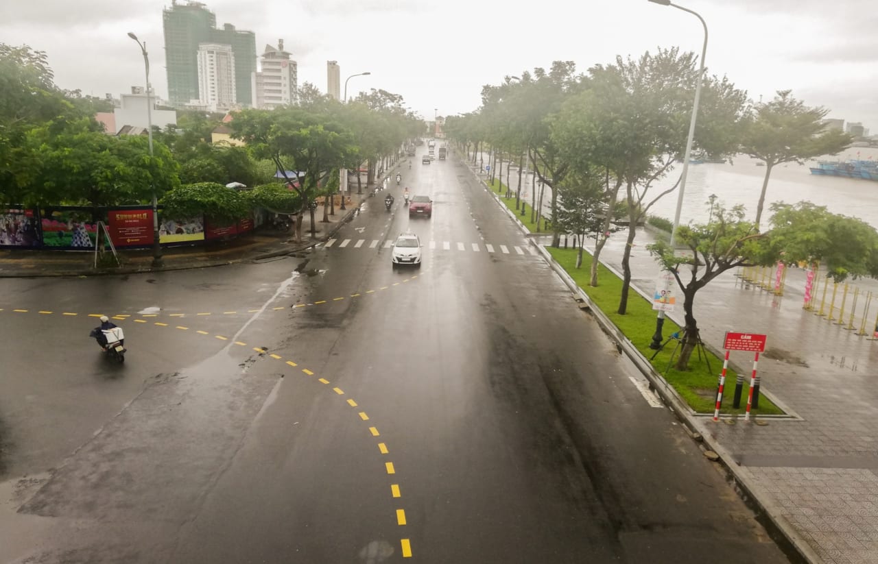 Đường phố Đà Nẵng trong mùa mưa - kinh nghiệm du lịch đà nẵng tự túc