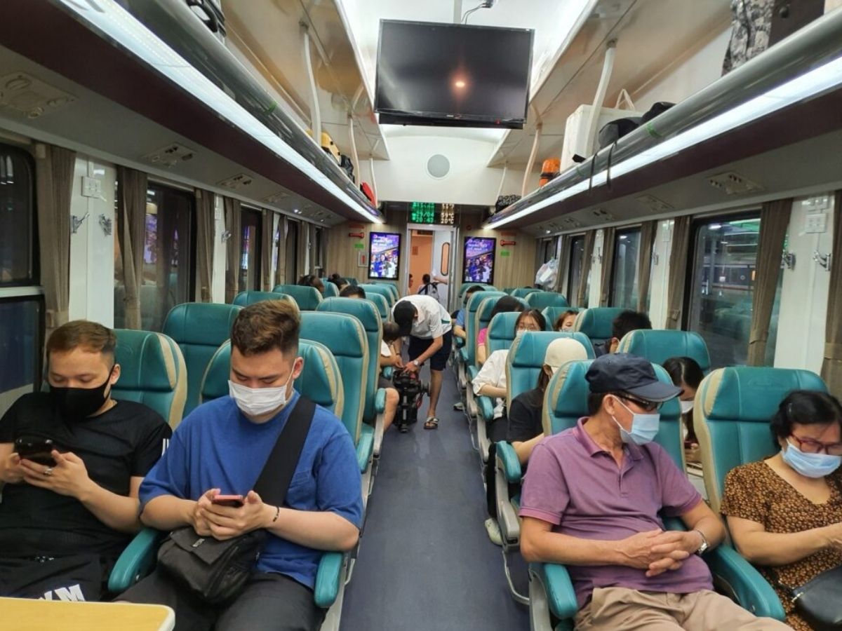 Không gian tàu hỏa tuyến Đà Nẵng - kinh nghiệm du lịch đà nẵng tự túc