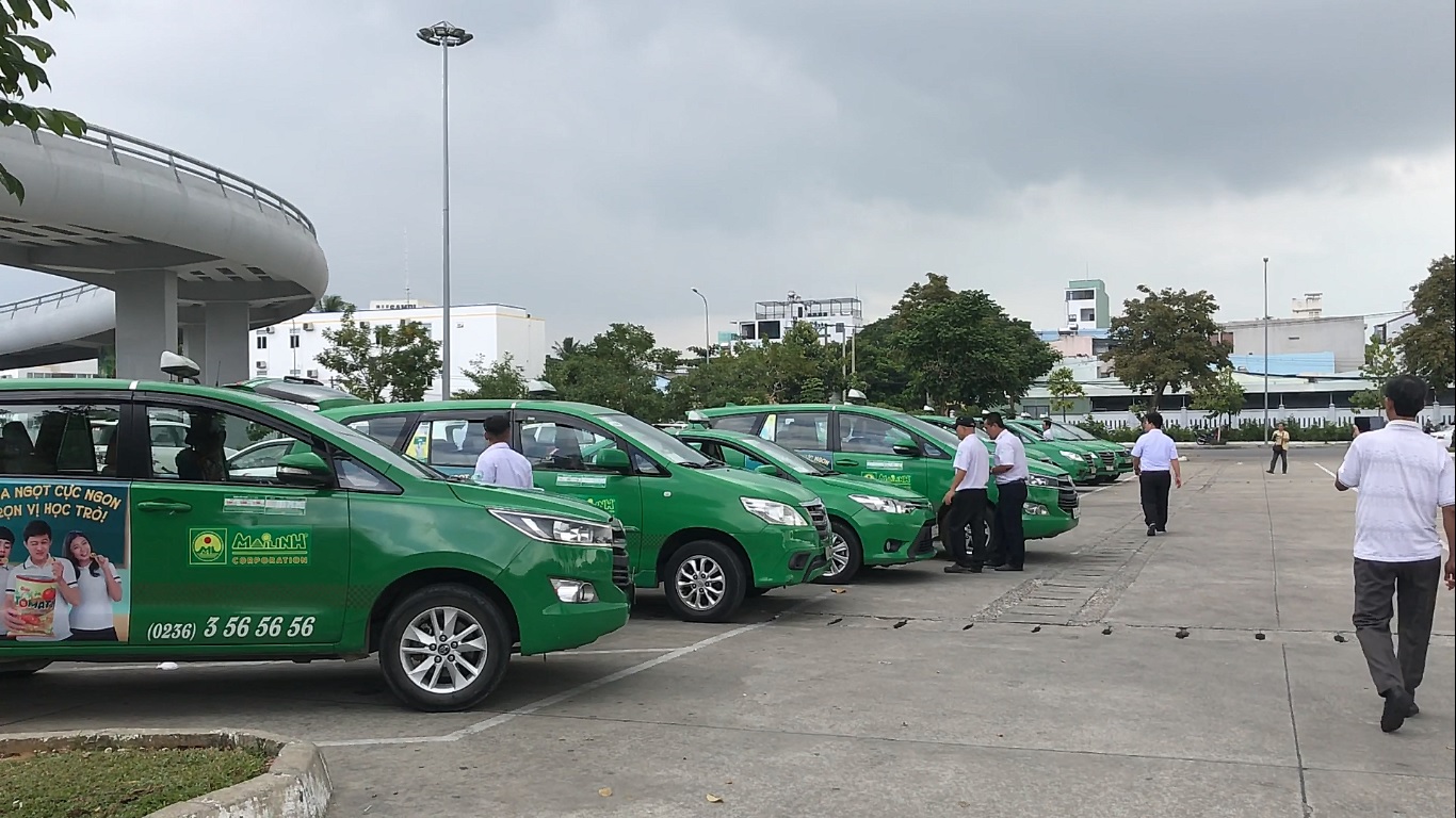Taxi và Grab phổ biến tại Đà Nẵng - kinh nghiệm du lịch đà nẵng tự túc