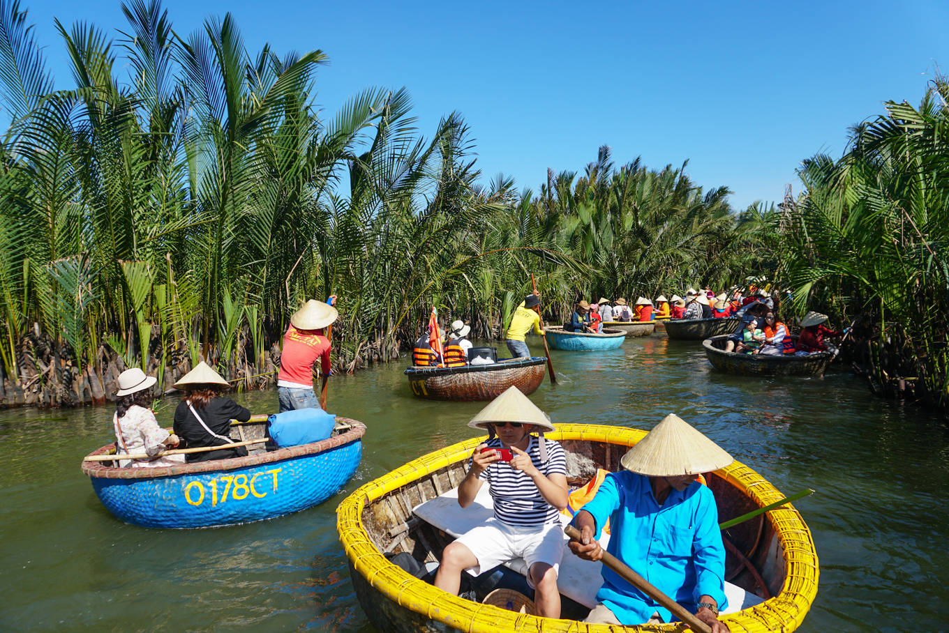 Trải nghiệm thuyền thúng ở rừng dừa Bảy Mẫu - lịch trình du lịch đà nẵng 4 ngày 3 đêm 