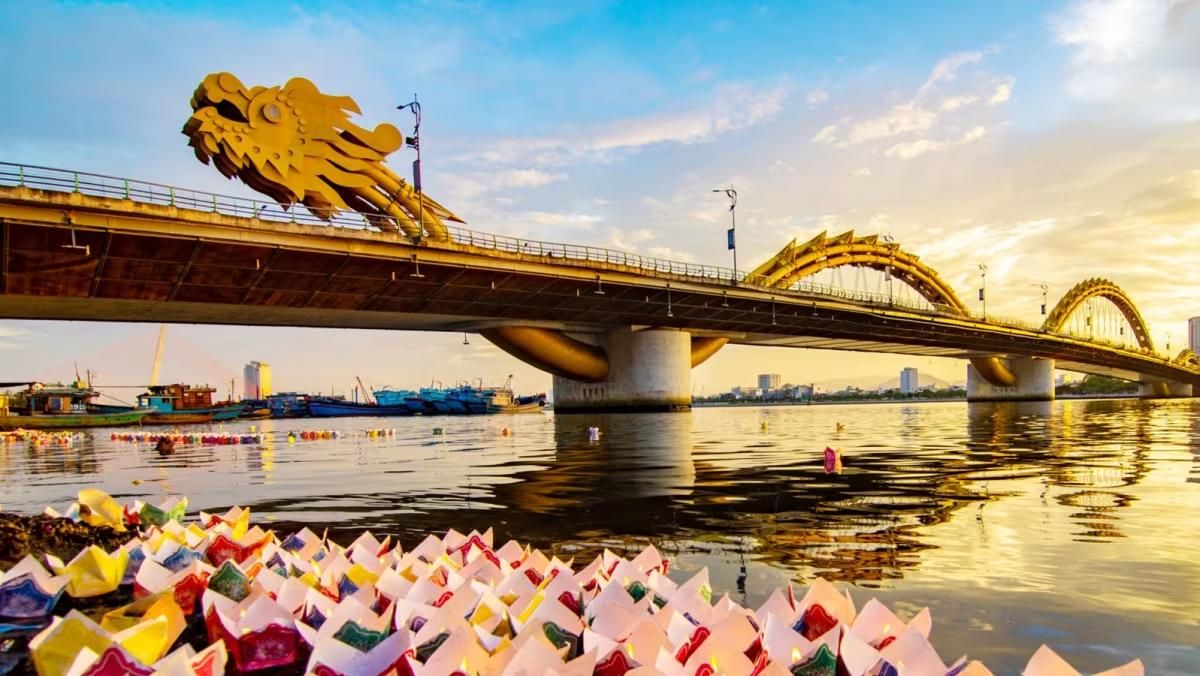 Cầu Rồng bên sông Hàn lúc hoàng hôn - lịch trình du lịch đà nẵng 4 ngày 3 đêm