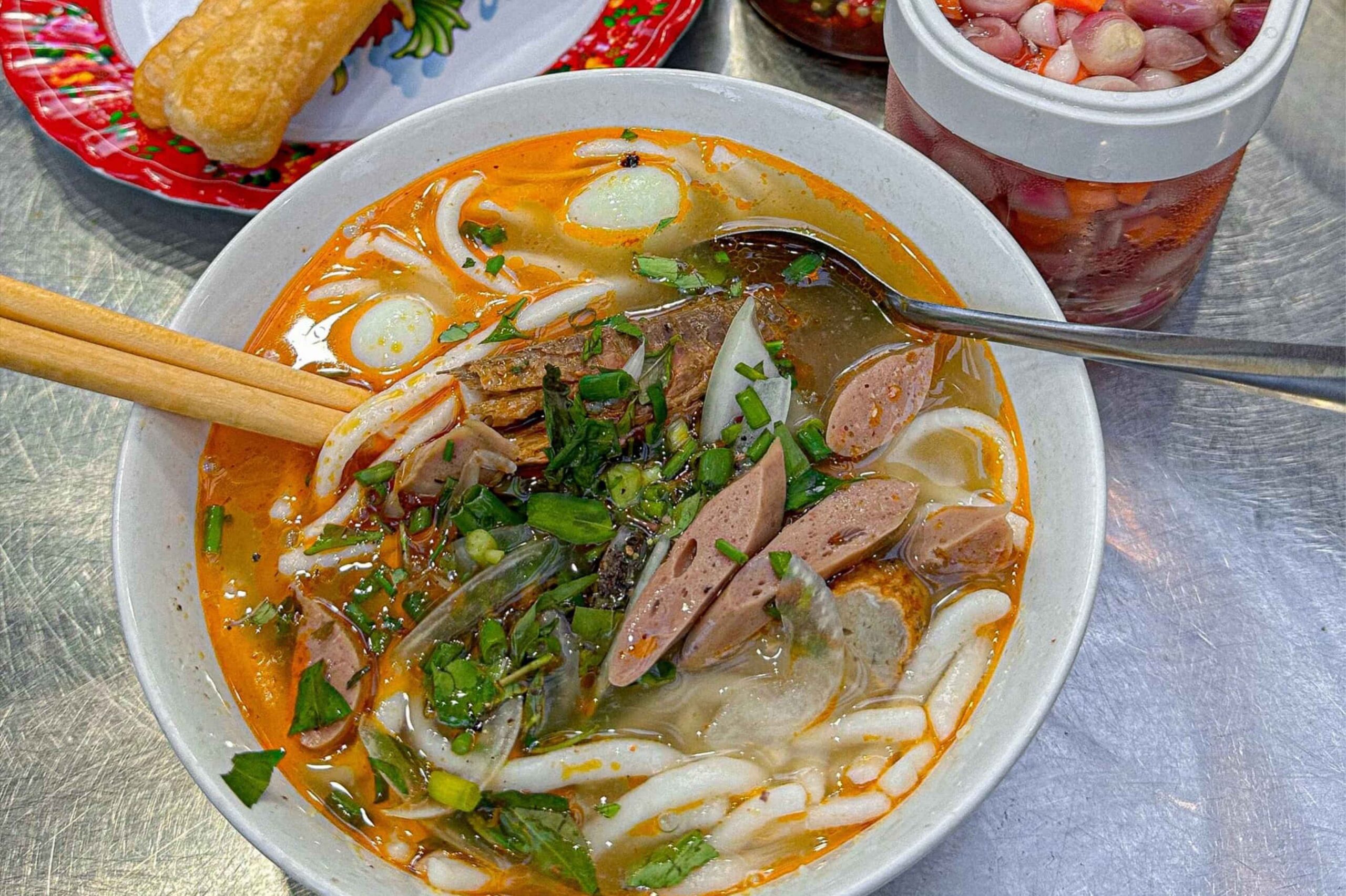 Bánh canh nổi tiếng gần biển Mỹ Khê - quán ăn ngon rẻ ở đà nẵng
