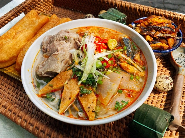Bánh canh nóng hổi cho bữa sáng - quán ăn ngon rẻ ở đà nẵng