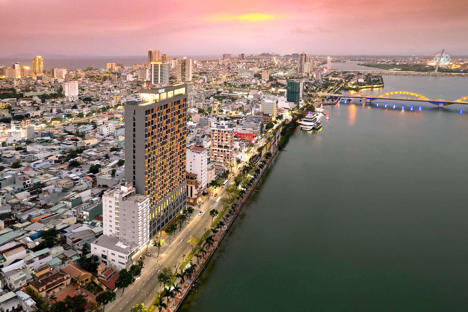 khách sạn ở trung tâm đà nẵng