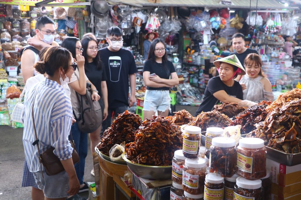 Mua sắm đặc sản tại Chợ Hàn & Kết thúc hành trình