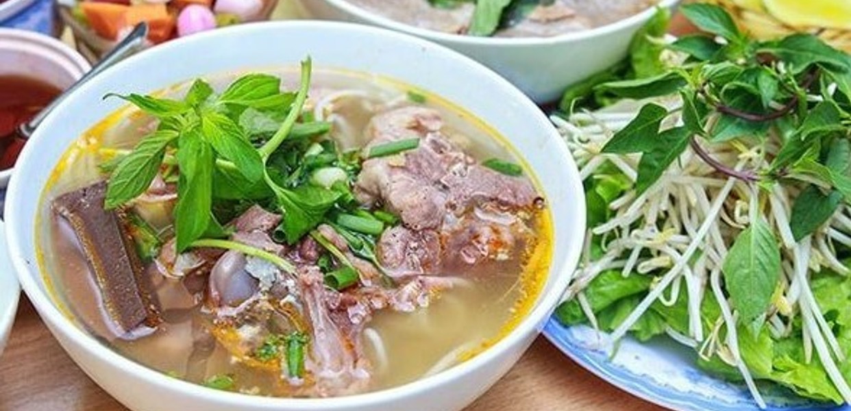Bún bò bà Gái