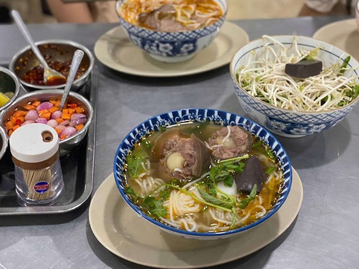 Bún bò bé Mai