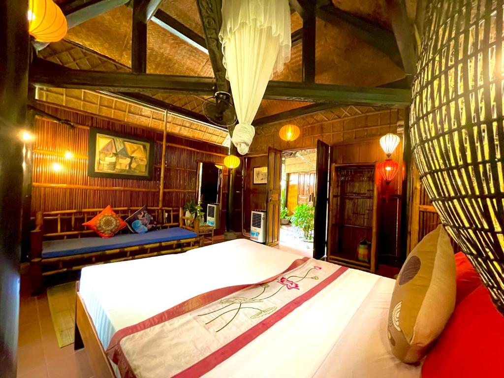 Kiến trúc tre truyền thống kết hợp đèn lồng tạo dấu ấn đậm chất phố Hội - homestay giá rẻ hội an