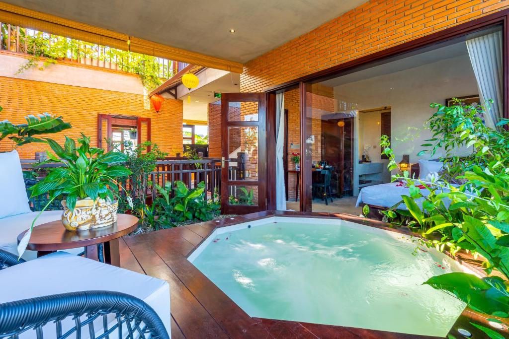 villa gần biển hội an