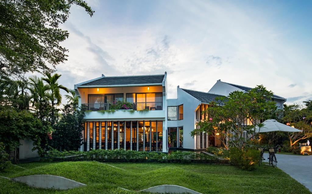 villa gần biển hội an