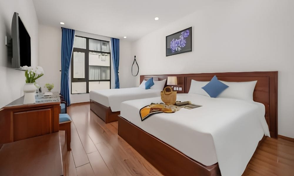 Khu vực phòng nghỉ giường đôi của Sea Near Me Hotel