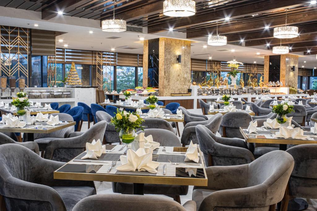 Khách sạn Mường Thanh Grand Đà Nẵng gần cầu Sông Hàn