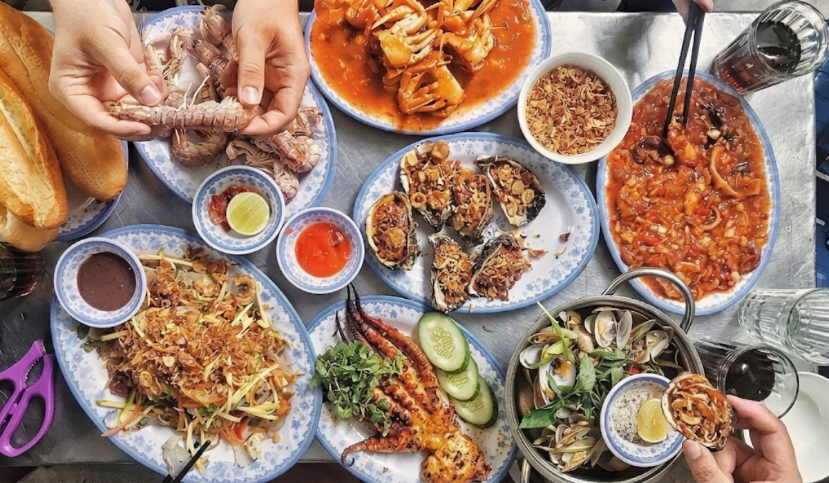 Thưởng thức hải sản tươi ngon ở biển Thanh Bình Đà Nẵng