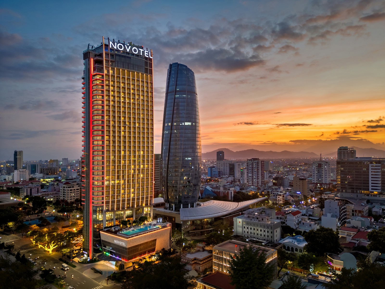 toàn cảnh Novotel Danang Premier Han River